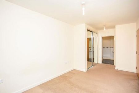 Manhattan Avenue, Watford - Photo 3