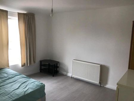 3 Bed Flat, London, E2 - Photo 4