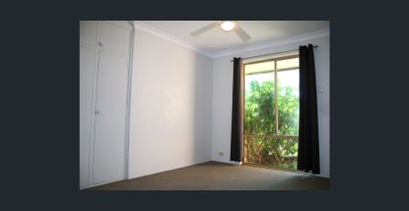 Bright & Comfortable Home in Prime Rockingham Location - Photo 2