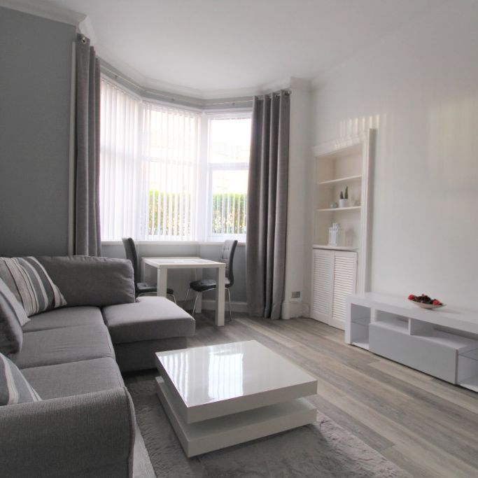 Bearsden Road, Anniesland, Glasgow - Photo 1