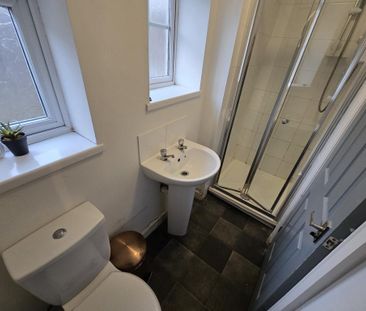 1 bedroom in a house share to rent - Photo 5