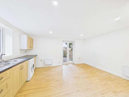 Hogarth Mews, Jasmine Crescent, Princes Risborough, Buckinghamshire, HP27 - Photo 2