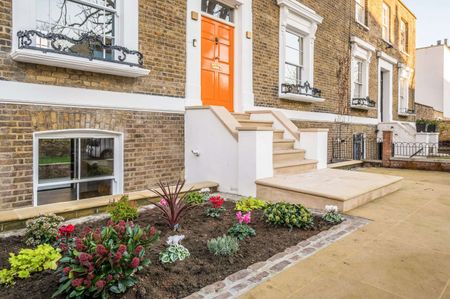 Impeccable family home, located in the heart of the ever-desirable, De Beauvoir. - Photo 5