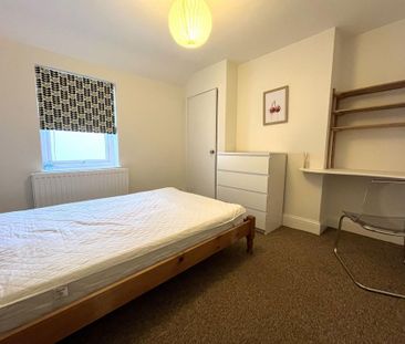 1 bedroom in a house share to rent - Photo 2