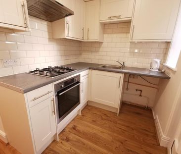 3 bedroom flat to rent - Photo 3