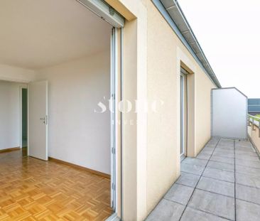 Charmant attique avec mezzanine et terrasse - Photo 2