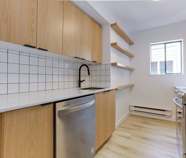 Modern townhome in the gorgeous neighborhood of Kitsilano point! - Photo 1