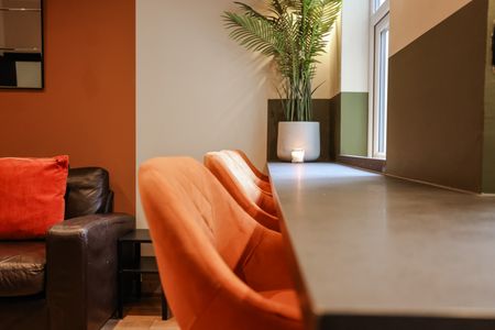 UK Award winning, exceptionally high standard, design-led, immaculate, quiet but friendly & sociable shared home in prime location, close to Chester City Centre, transport, good shops and leisure. Room 7 - Photo 4