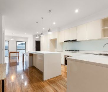 Superbly positioned in the city fringe (SPACIOUS VERSATILE RESIDENCE ) - Photo 3