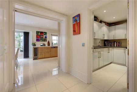 Stylish, well designed 3 bedroom mews house, with a charming terrace garden. - Photo 5