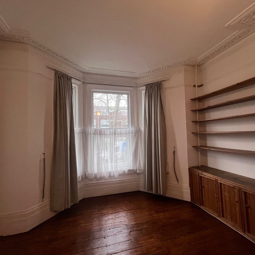1 Bed Flat, Lee High Road, SE12 - Photo 1