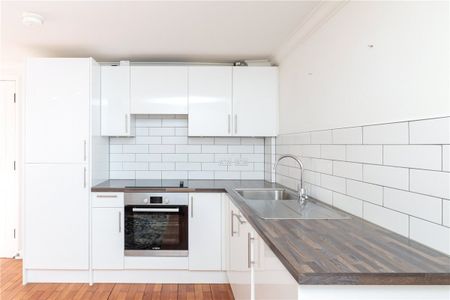 This pleasant one bedroom apartment is conveniently located just on the corner of Marylebone High Street. - Photo 5