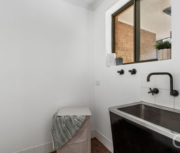 Open The Door To Light-filled Living - Photo 5