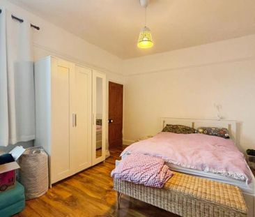 Immaculately presented two-bedroom terraced home in BS7 featuring a... - Photo 3