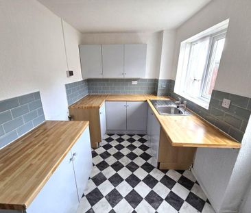2 bedroom terraced house to rent - Photo 4