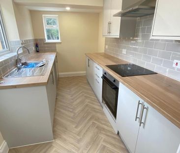 2 bedroom end of terrace house to rent - Photo 4