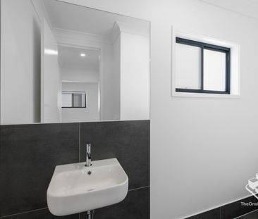 Brand New Waterfront Luxury Living with Pool in Hope Island - Photo 1