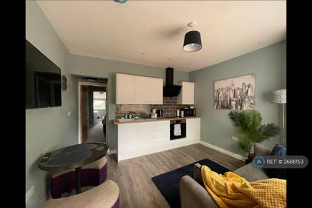 3 bedroom flat to rent - Photo 4