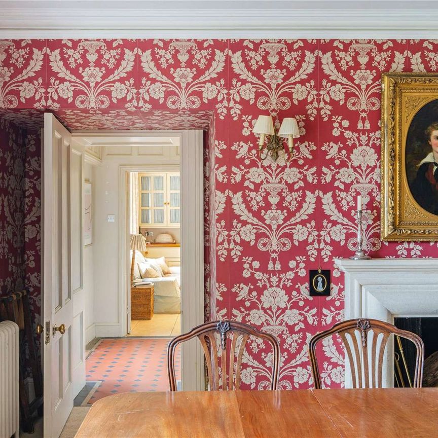 Substantial Country Residence in the heart of Coln St. Aldwyns. - Photo 1