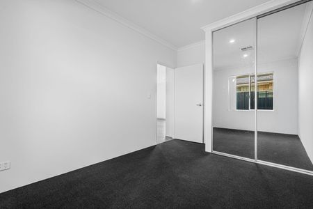 Brand New & Ready for You - Beautiful Henley Brook Living - Photo 4