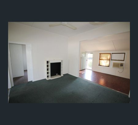 33 Alexandra Street, Park Avenue, Qld 4701 - Photo 3