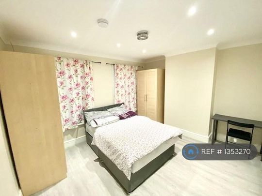 1 bedroom in a house share to rent - Photo 1