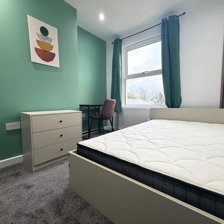 1 bedroom in a house share to rent - Photo 1