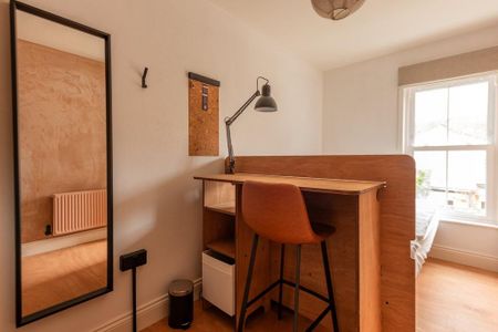 6 bedroom townhouse to rent - Photo 2