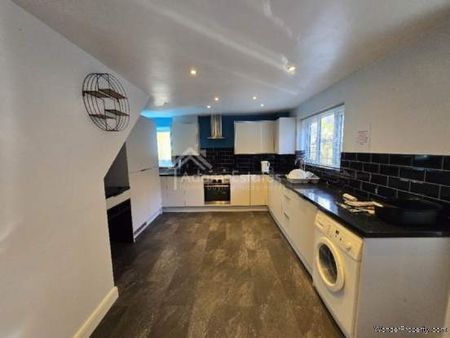 3 bedroom property to rent in Dewsbury - Photo 2