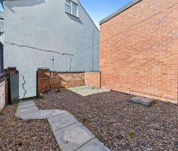 2 bedroom Terraced House to rent - Photo 3