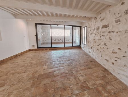 Location Appartement 3 pièces 130m² - Photo 3