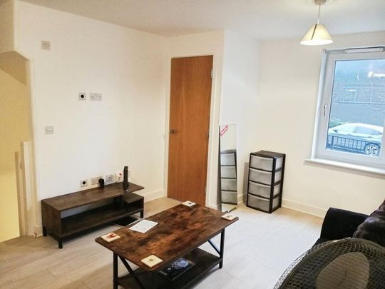 2 bedroom end of terrace house to rent - Photo 1