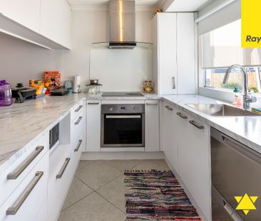 Stunning Rental Property: Modern Kitchen, Spacious Living, and Conv... - Photo 3