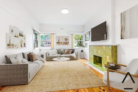 Charming 4-Bedroom Home in Hunters Hill - Your Perfect Family Retreat! - Photo 3