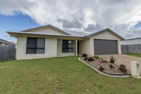 9 Ellsworth Drive, Mount Louisa - Photo 2