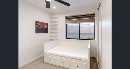 Stylish Ground Floor Apartment in Prime Inner-City Location - Photo 3