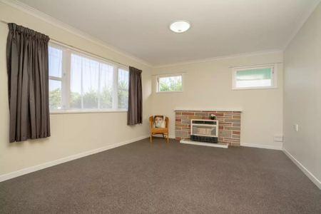 Very tidy, spacious, three bedroom home in a very quiet area of Frankton. - Photo 5