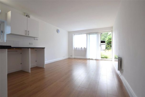 Studio to rent - Photo 1