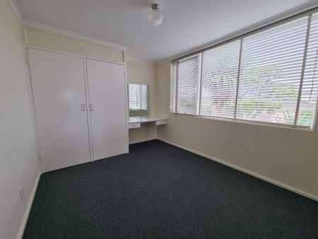 Large Space, Clean Two Bed Bayside Home - Photo 5