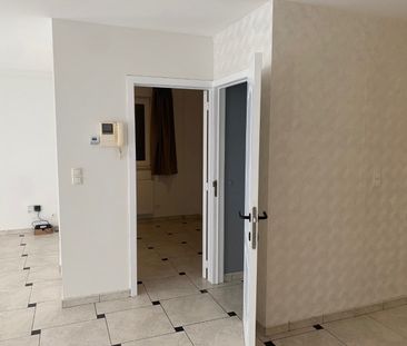 Opgefrist knap appartement op het gelijkvloers, eventueel met garag... - Foto 3