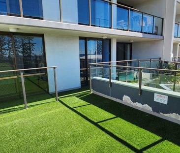 Beachside living - Two Bedroom Unit! (Break Lease) - Photo 5