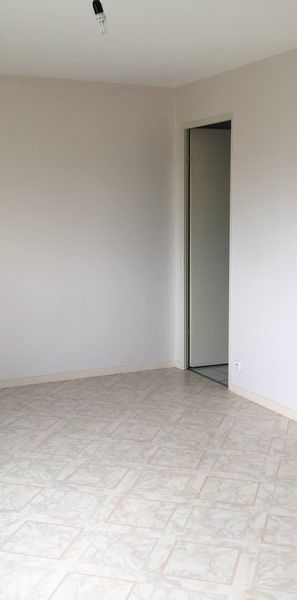 Location Appartement 1 pièce 25m² - Photo 2