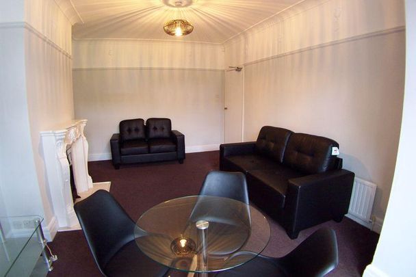 4 bedroom semi-detached house to rent - Photo 1