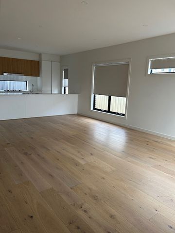 Near new unit in great location! - Photo 2