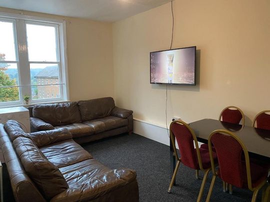 5 bedroom private hall to rent - Photo 1