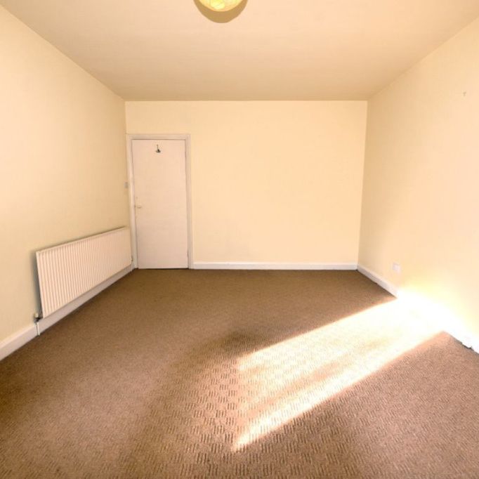 2 bedroom Flat in Otley Road, Leeds - Photo 1