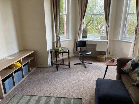1 bedroom in a flat share to rent - Photo 1