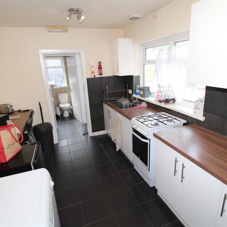 Room For Rent King Street, Pontypridd - Photo 3