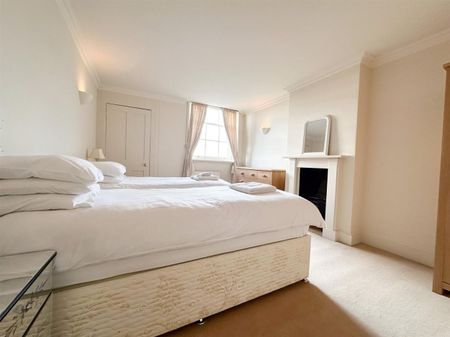 Lansdown Terrace, Cheltenham GL50 2JT - Photo 3