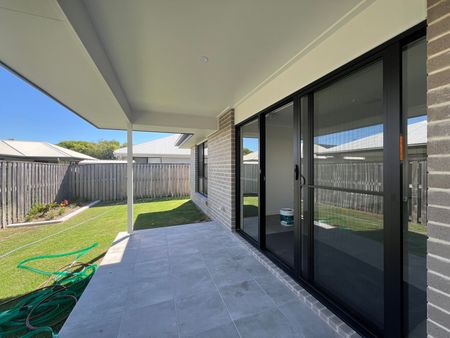Family home in Black Beach - Photo 3